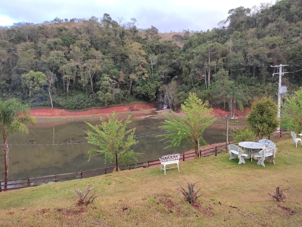 Pousada Estancia Shangri-La Cunha Bagian luar foto