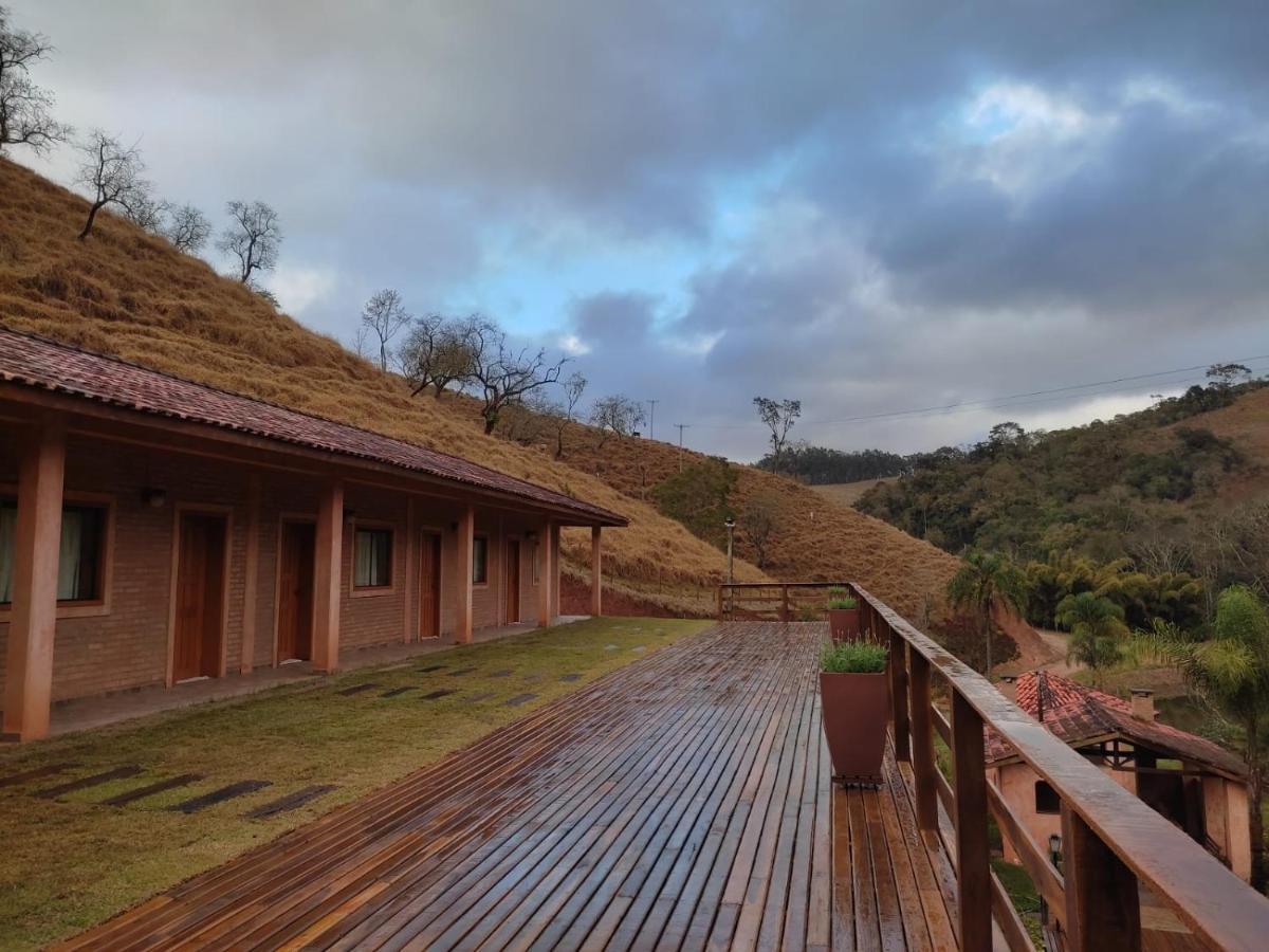 Pousada Estancia Shangri-La Cunha Bagian luar foto